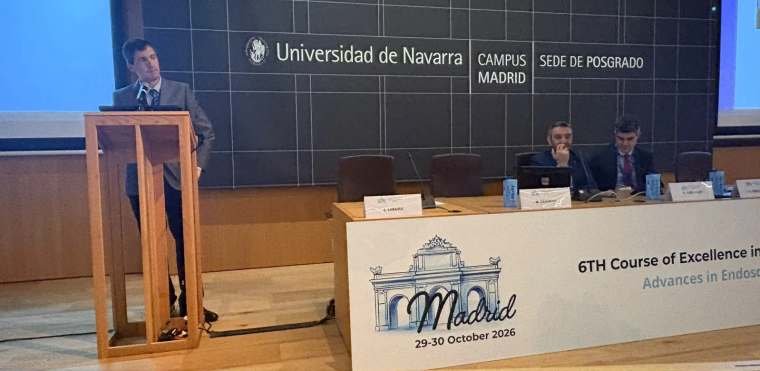 Sala del curso con la mesa de ponentes en la sede de Madrid de la Universidad de Navarra